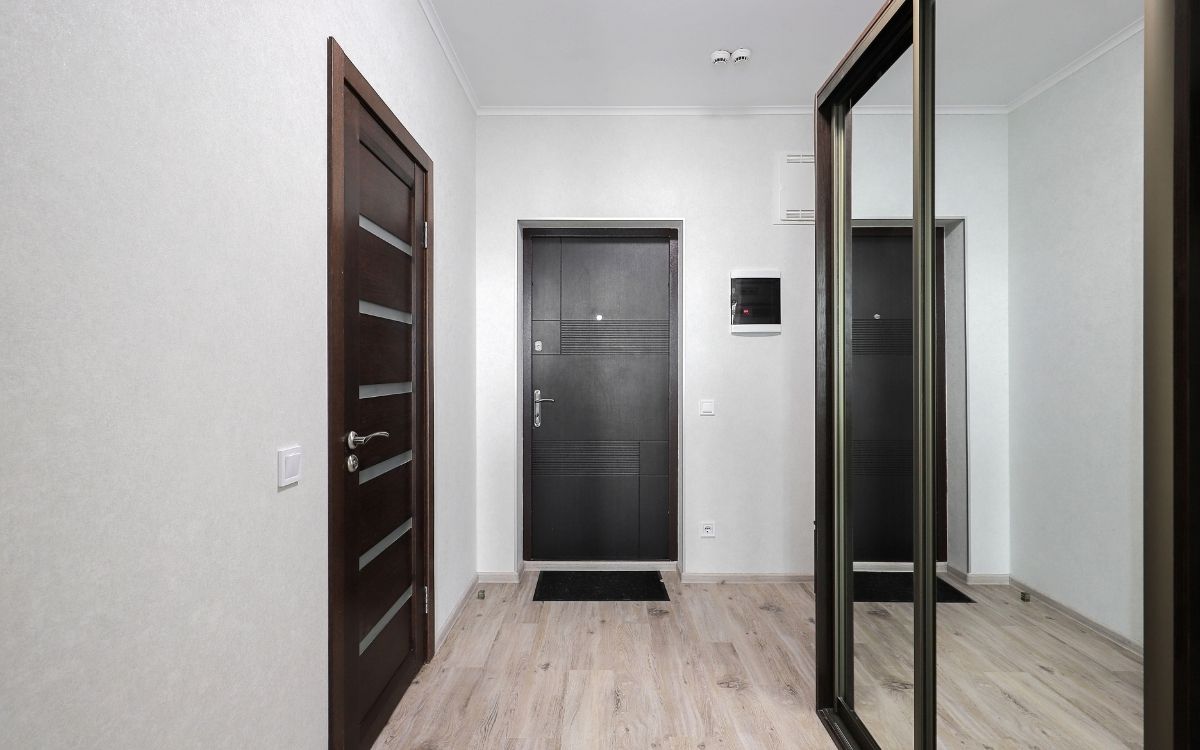 Bina Giriş Kapısı Nasıl Seçilir? Apartman Yöneticileri İçin Çelik Bina Kapısı Rehberi